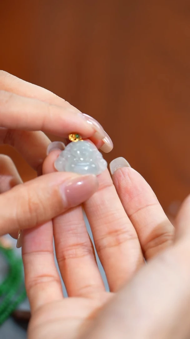 翡翠未镶嵌颈饰吊坠