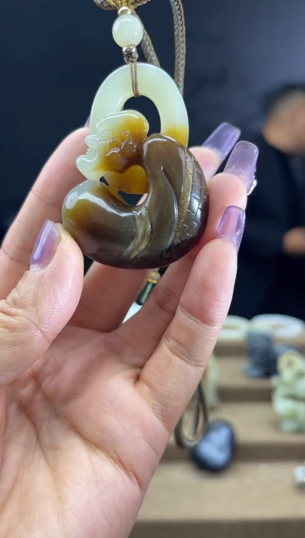 颈饰未镶嵌和田玉1