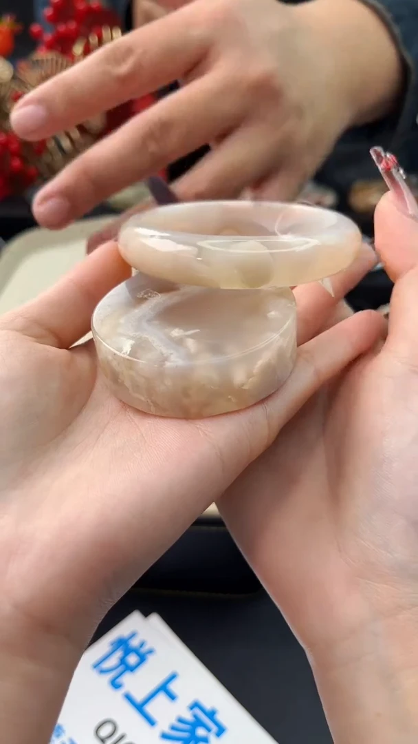 【闪购商品】石英质玉手镯未镶嵌赠送镯心（58圈口）无证书