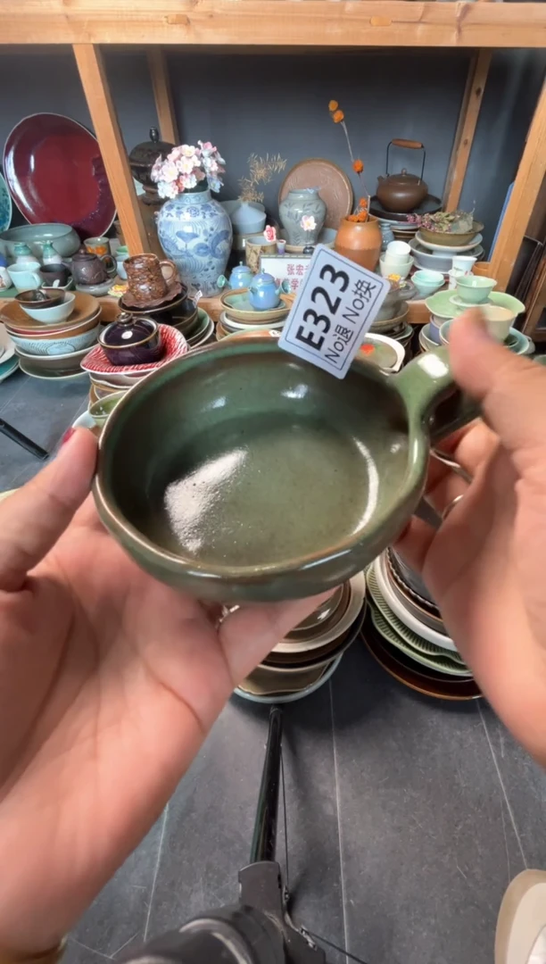 瓷片李*一e323微瑕砂金绿手把杯