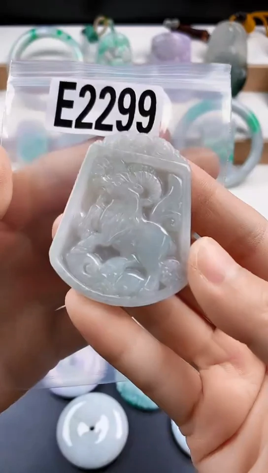 颈饰未镶嵌翡翠天然翡翠吊坠挂件