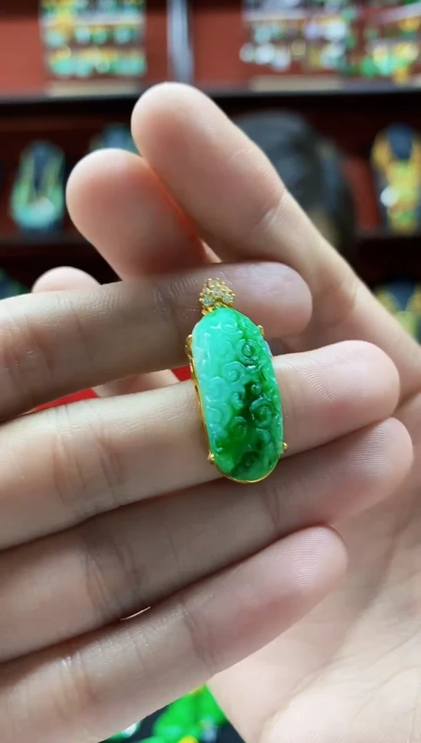 颈饰未镶嵌翡翠吊坠