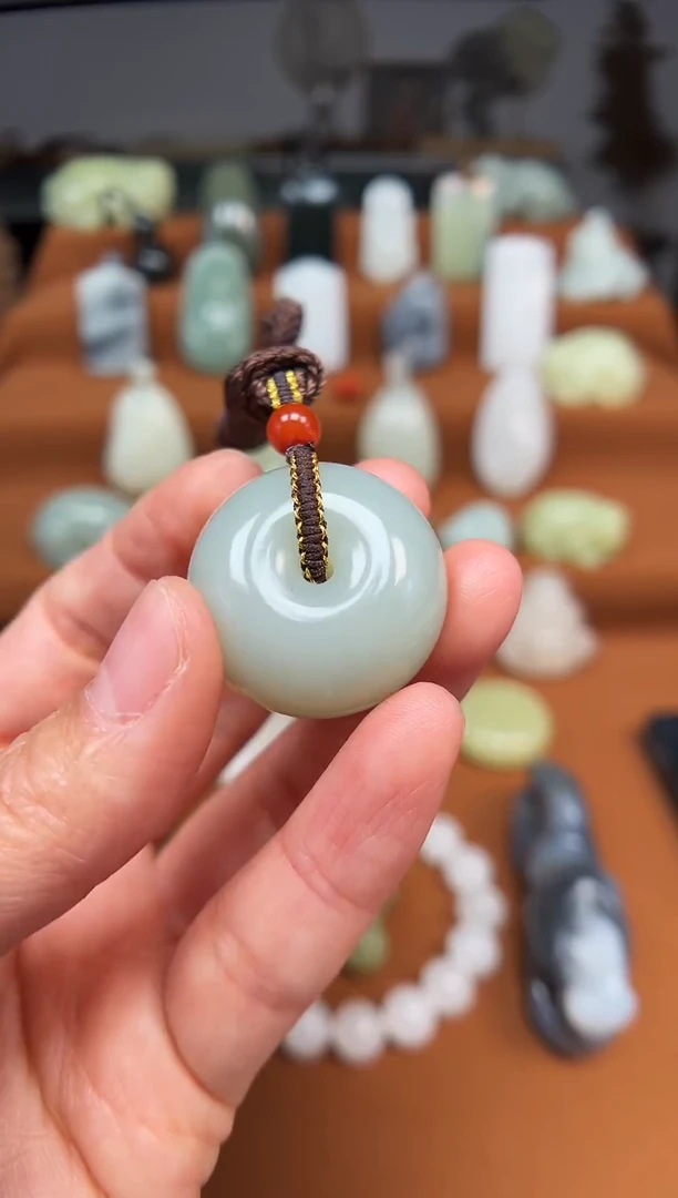 颈饰未镶嵌和田玉平安扣