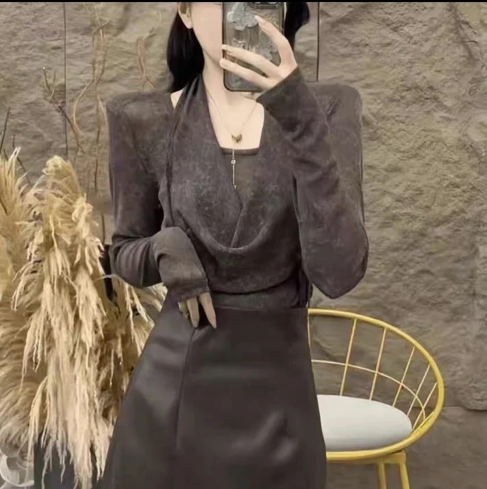 秋季两件套时尚挂脖网纱设计感长袖t恤女打底衫上衣+半身裙3377#