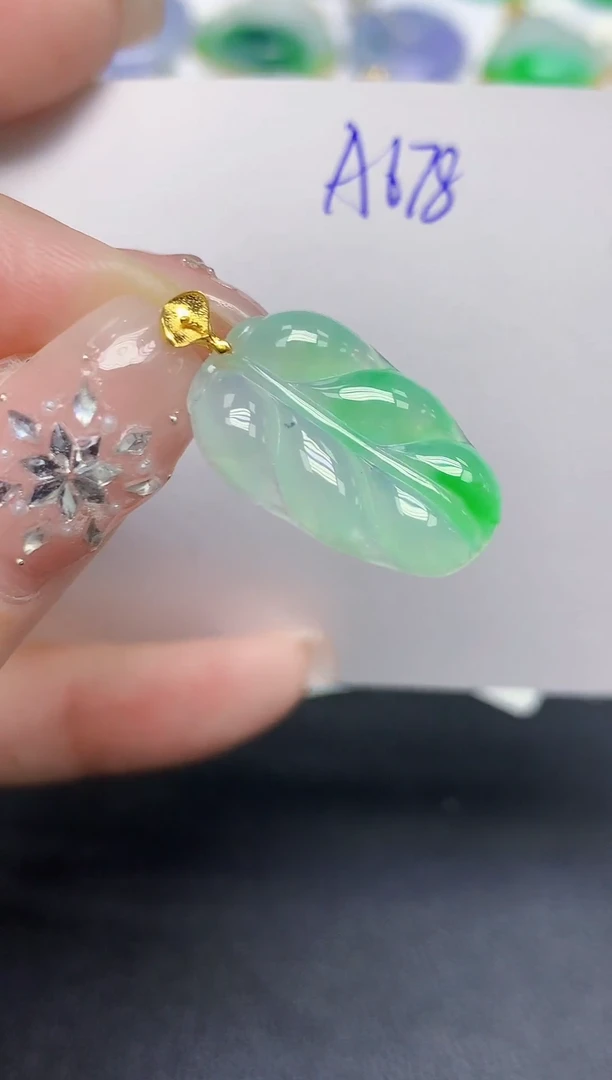 颈饰18K金镶嵌翡翠天然缅甸翡翠A货翡翠百元以上9元证书费自理