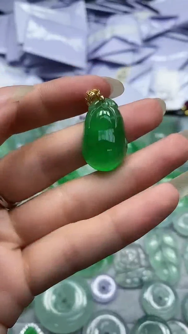 翡翠未镶嵌吊坠(赠链)所见即所得一物一图（加扣头）26