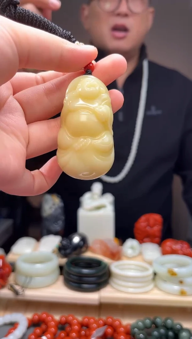 颈饰未镶嵌和田玉吊坠