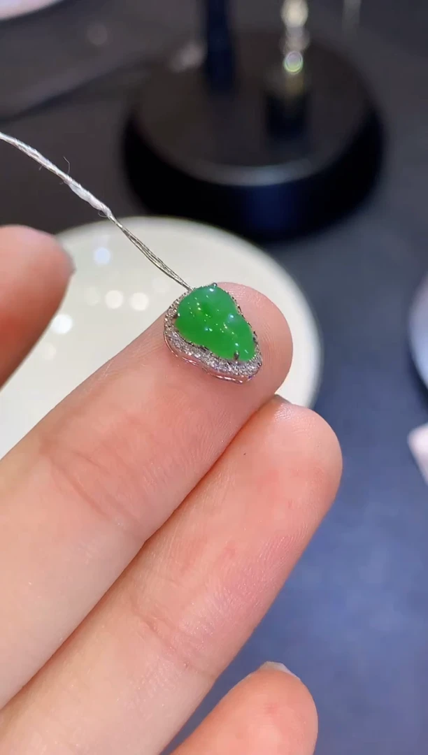 翡翠18K金镶嵌吊坠(不含链)L多样性发其一