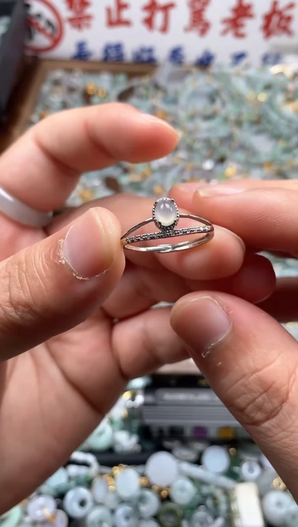 【闪购商品】翡翠颈饰未镶嵌哥哥