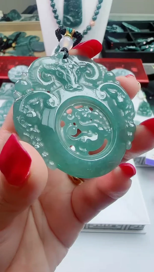 颈饰未镶嵌翡翠天然A货翡翠 多样性发其一