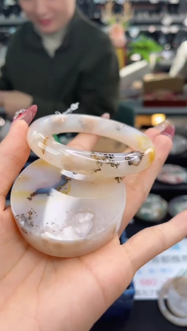 【闪购商品】石英质玉手镯未镶嵌58圈口（赠品镯心）106305