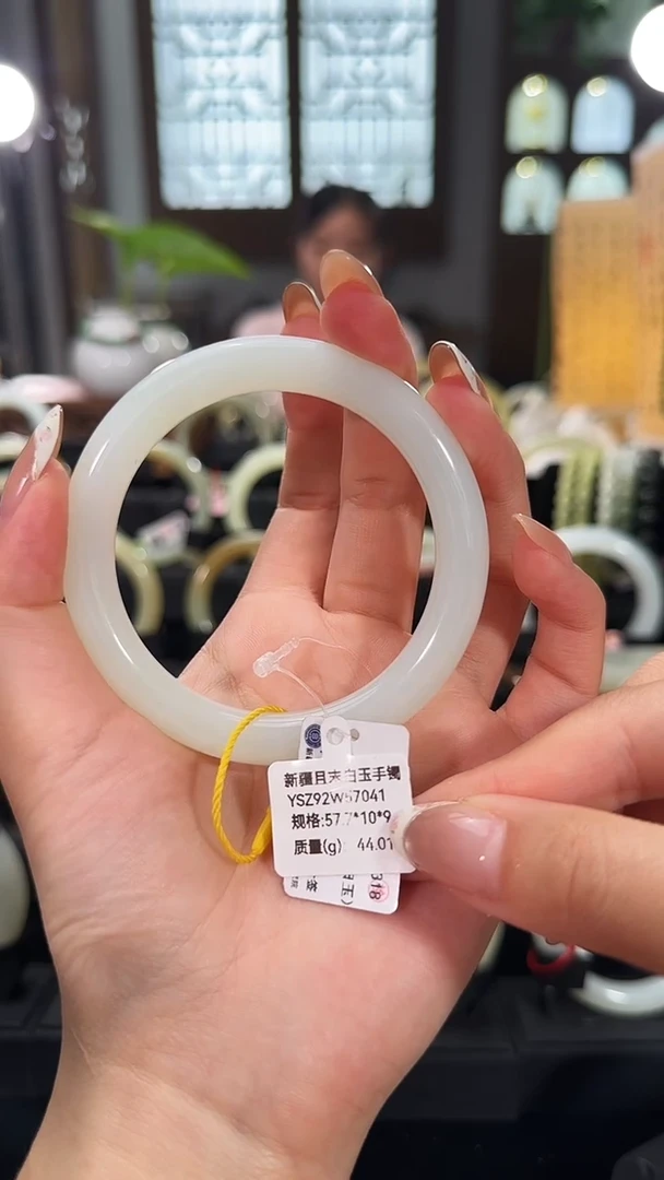 未镶嵌手镯和田玉新疆且末白玉57.4