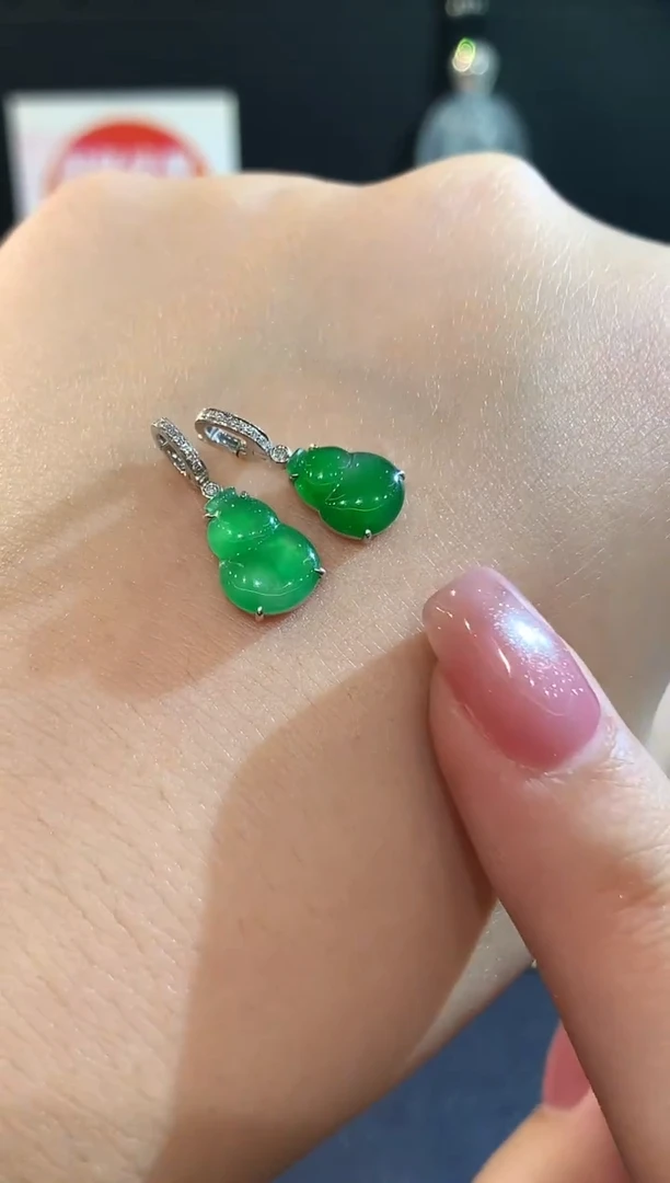 吊坠(不含链)18K金镶嵌翡翠多样性发其一