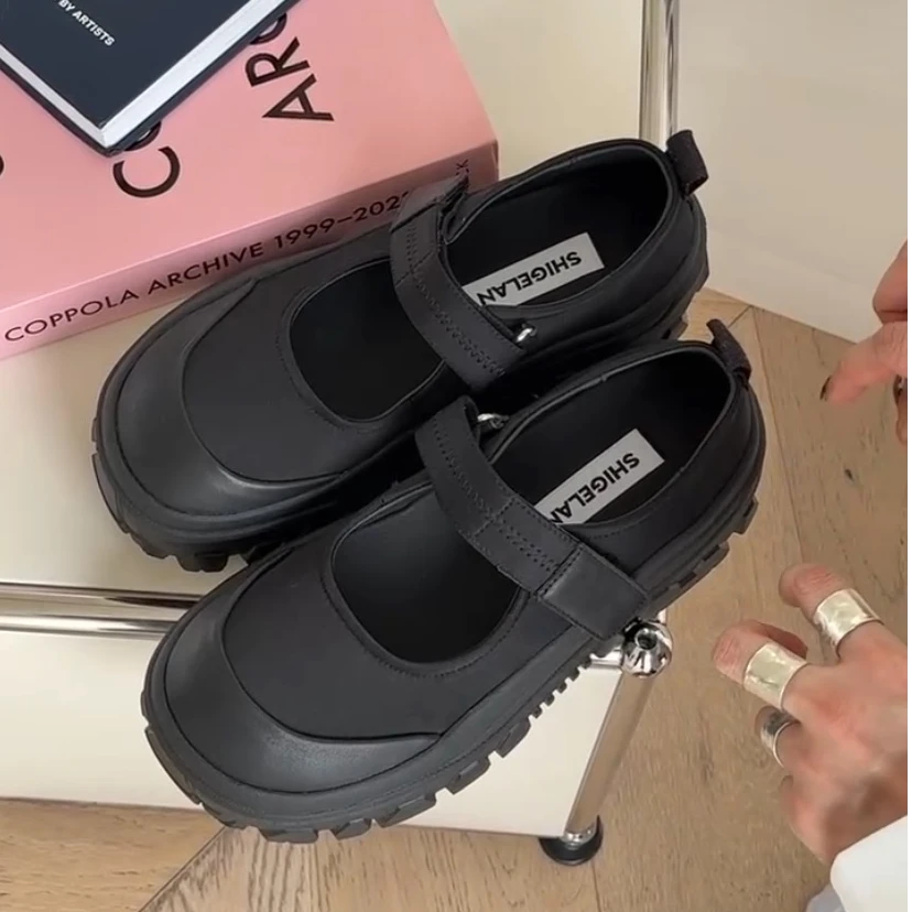 诗歌兰真皮女鞋2025新款厚底百搭小众复古魔术贴时尚休闲浅口单鞋