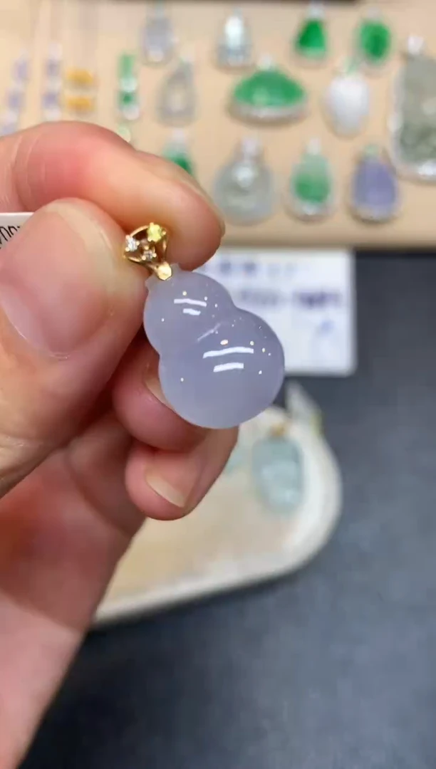 颈饰18K金镶嵌翡翠葫芦【无服务费【48小时鉴赏期】