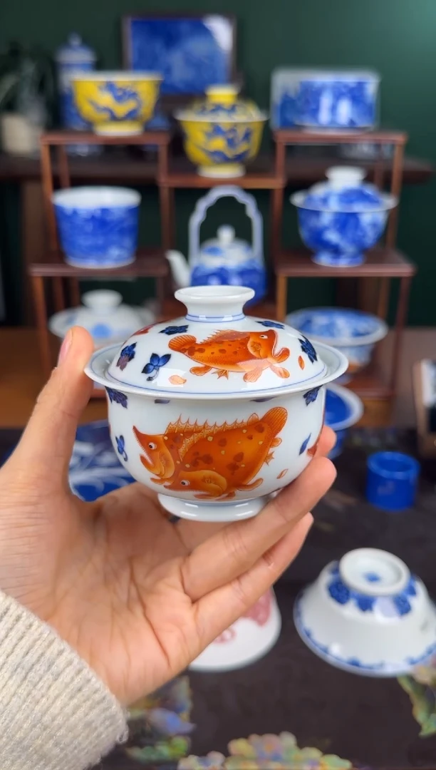 杯洪印幕明。桃花流水鳜鱼肥。 盖碗