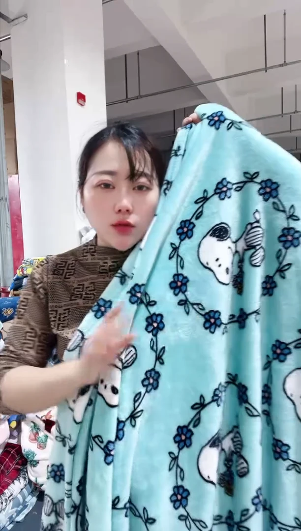 牛奶绒主播手上展示