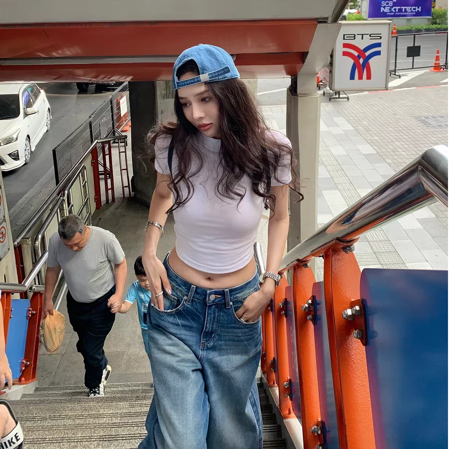 辣妹正肩短袖白色t恤女夏季2025新款紧身显瘦纯欲内搭短款上衣