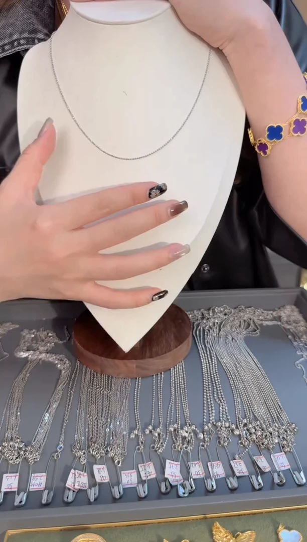 45cm爱心抽拉白切面珠链2.05g（多样性发货）