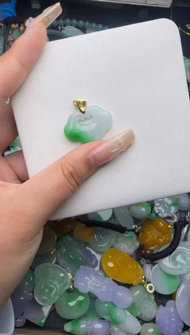 翡翠未镶嵌颈饰天然缅甸翡翠吊坠