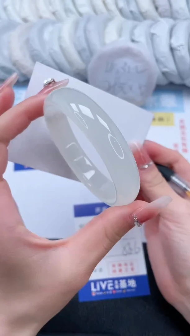 【闪购商品】石英质玉手镯未镶嵌T103-56.6