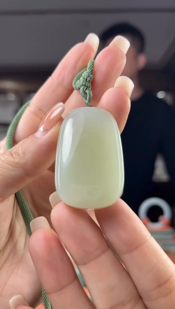 颈饰未镶嵌和田玉佩佩