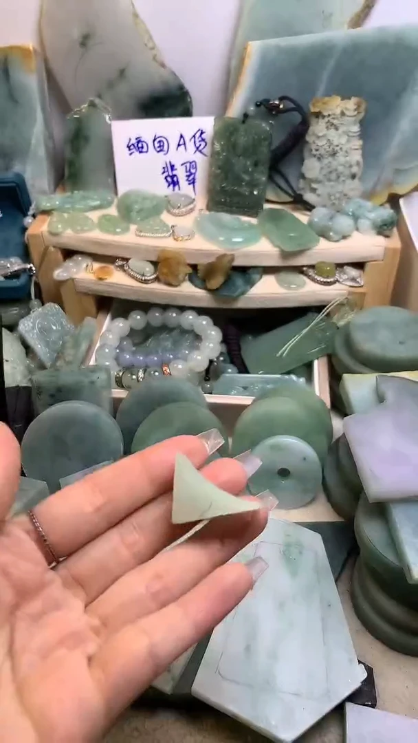 【闪购商品】翡翠挂件未镶嵌缅甸A货翡翠，没有运费险