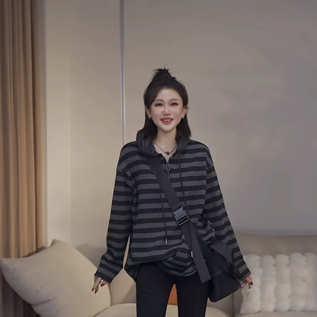 JW/静稳2024冬季新品时尚潮流休闲长袖加绒减龄女装卫衣7731369