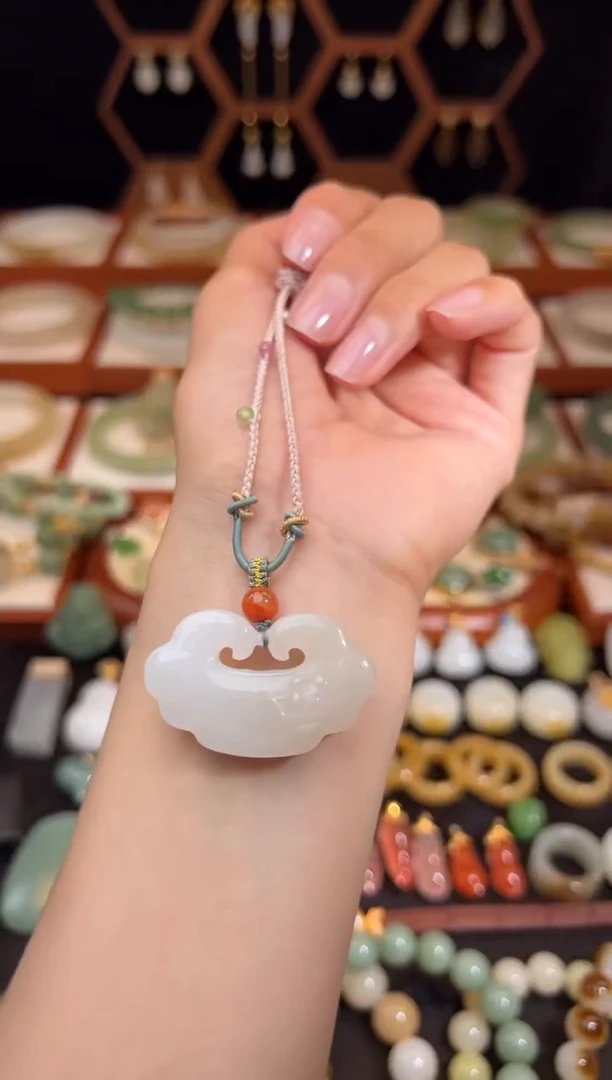 未镶嵌和田玉挂件放漏