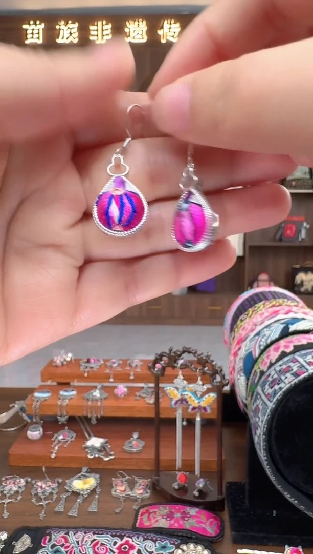 【闪购商品】织绣扶光苗绣传承81