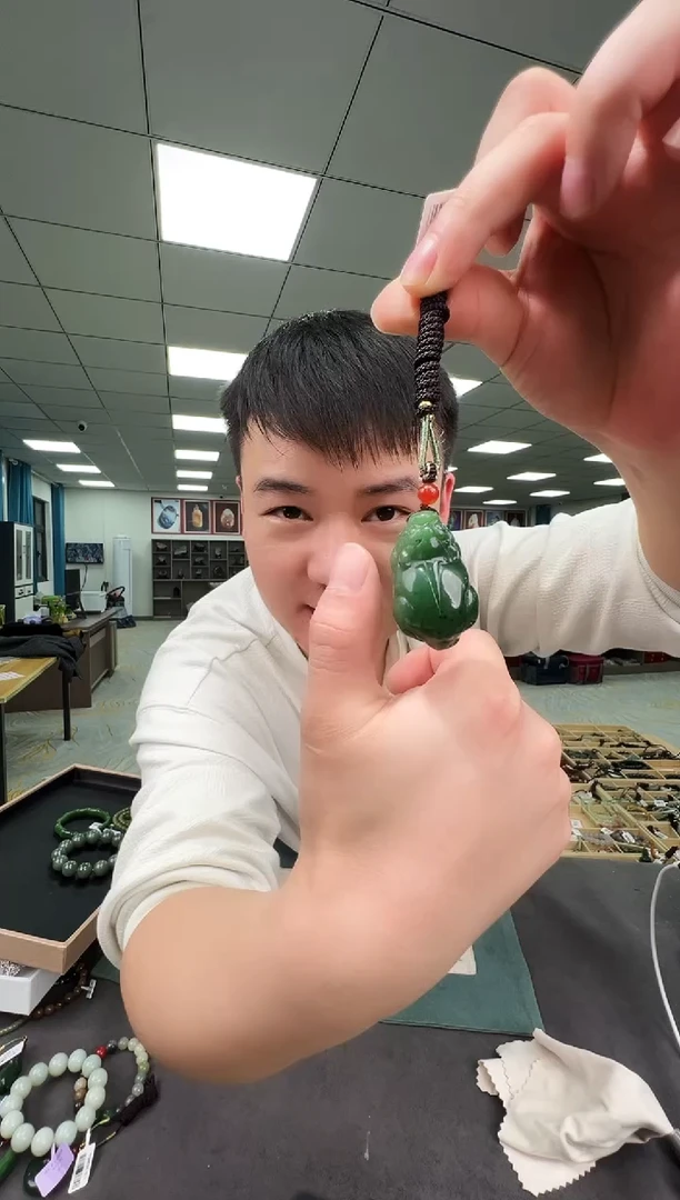 未镶嵌和田玉挂件b74多样性发其一