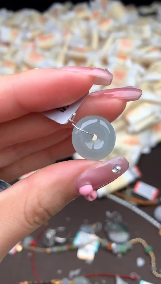 【闪购商品】翡翠挂件未镶嵌 —