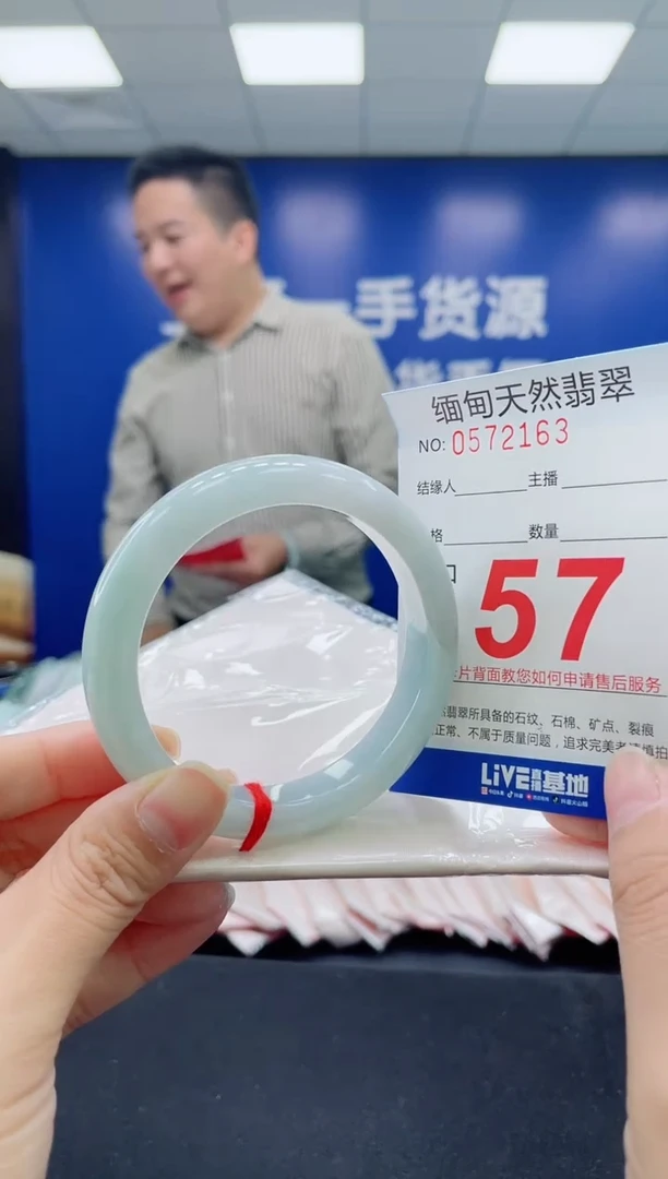 未镶嵌手镯翡翠天然翡翠手镯