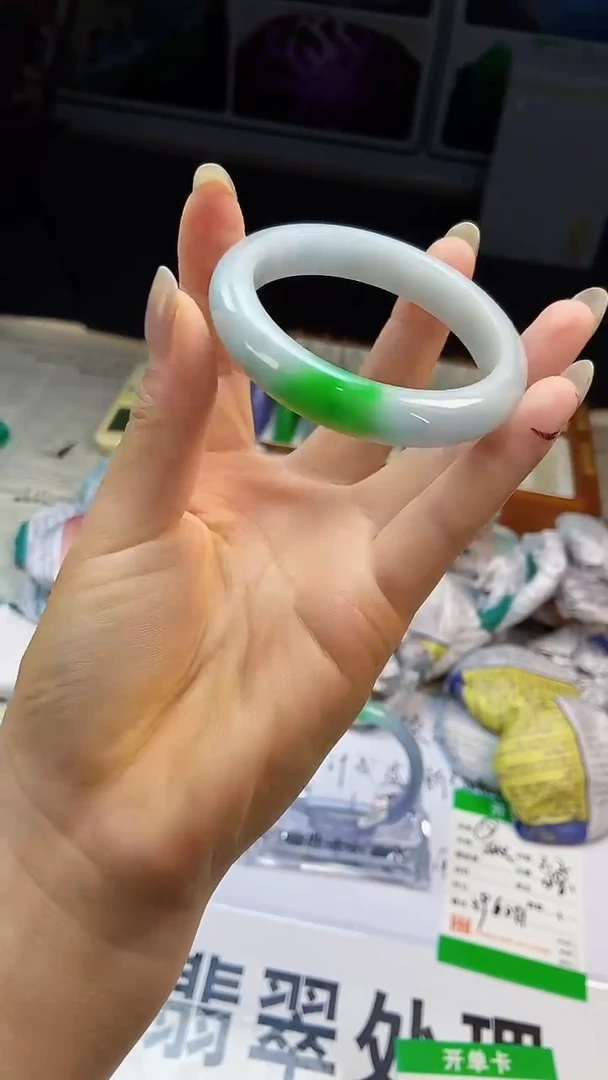 无非金属时尚处理女士手镯