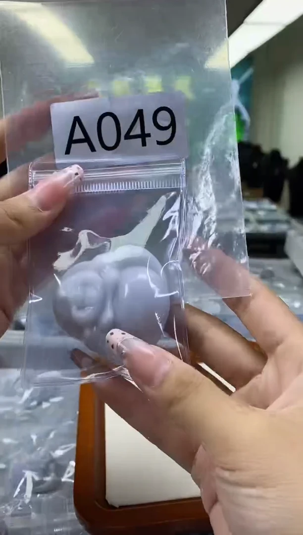 翡翠挂件未镶嵌小***子a049
