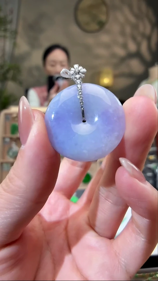 颈饰18K金镶嵌翡翠平安扣