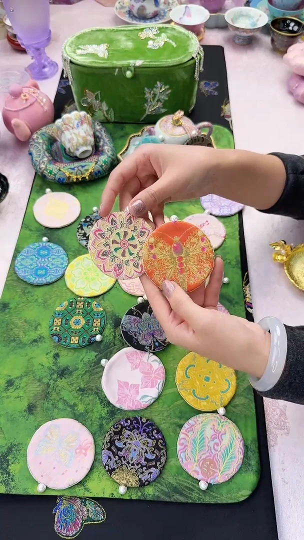 41两件套 宋锦织金杯垫