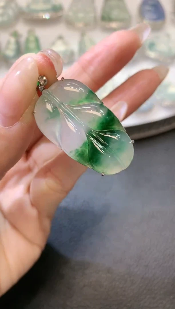 【闪购商品】翡翠吊坠(不含链)18K金镶嵌C9