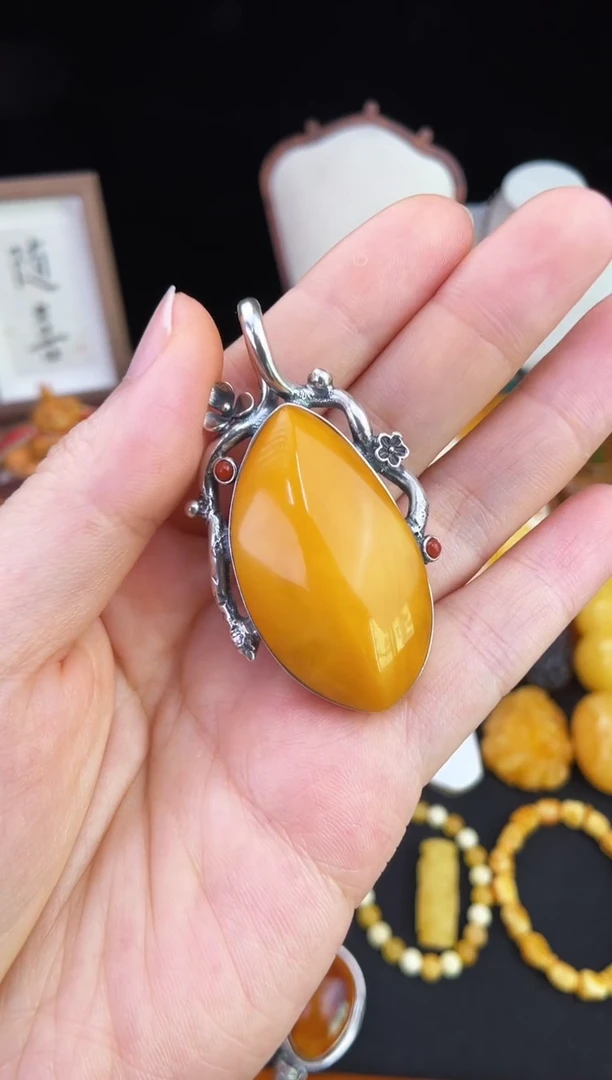 琥珀未镶嵌珠宝奇石抖****?柒月