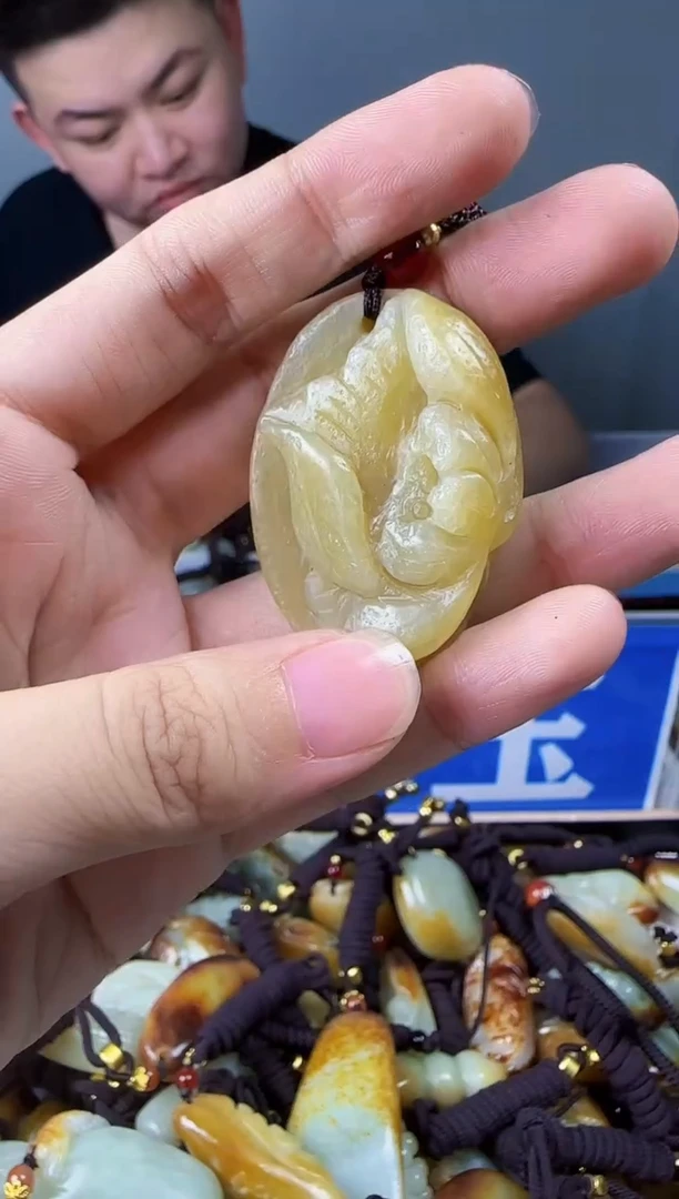 和田玉未镶嵌颈饰1