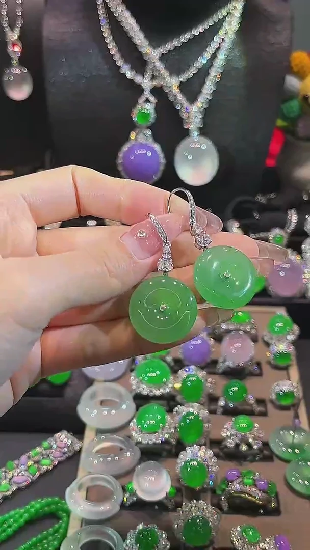 18K金镶嵌翡翠耳饰耳钩