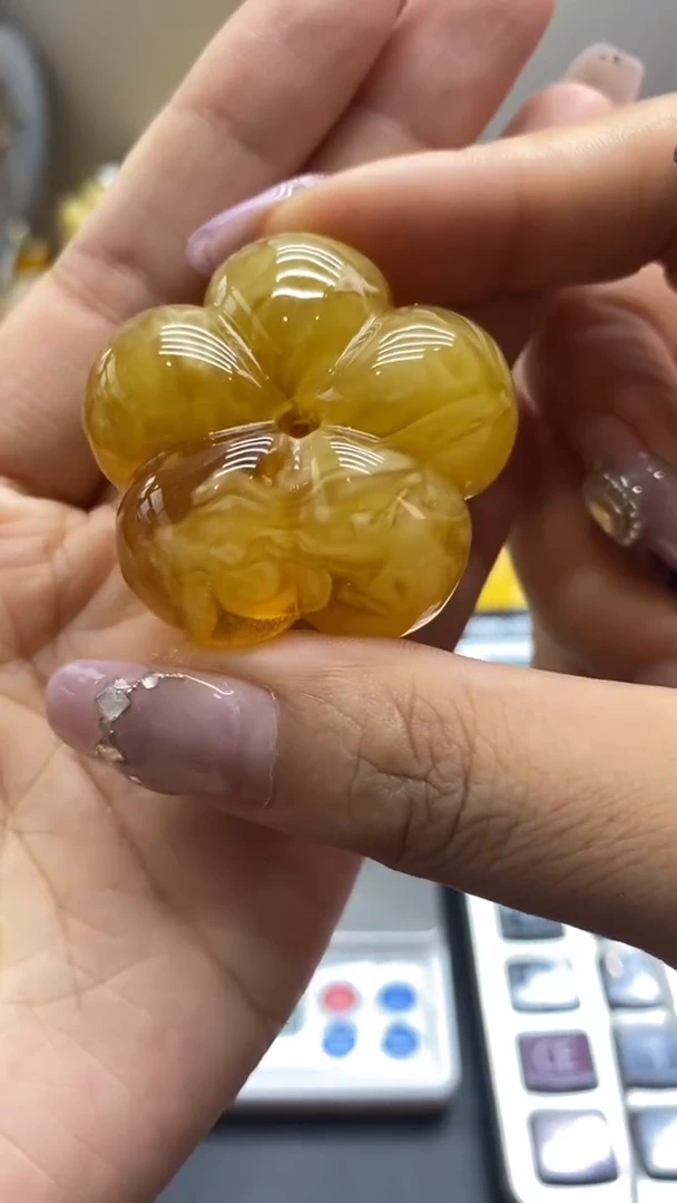 琥珀未镶嵌珠宝奇石60