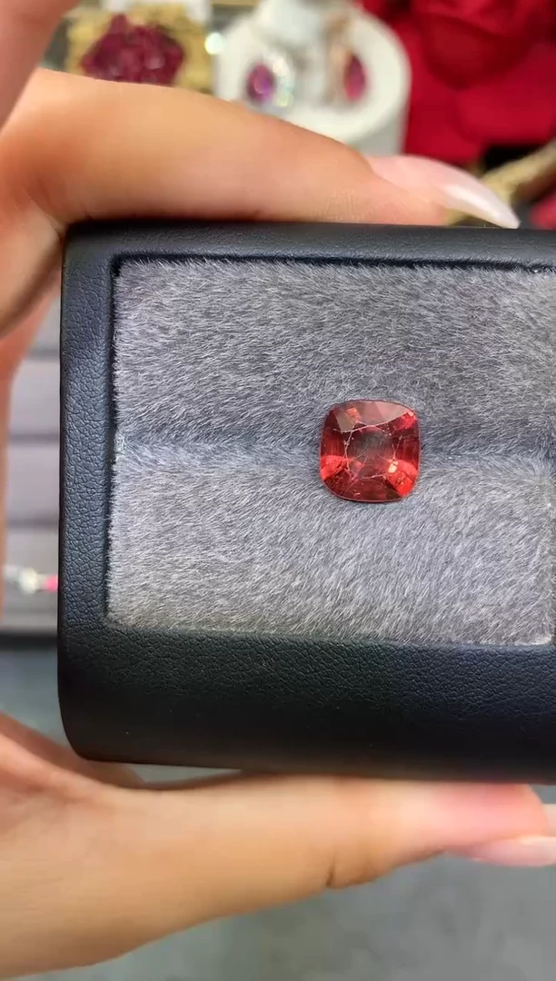 未镶嵌裸石定制尖晶石枕型 橙色调 4.65ct