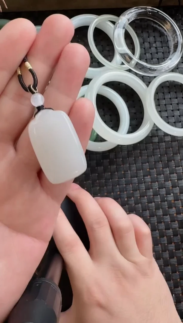 颈饰未镶嵌和田玉平安牌