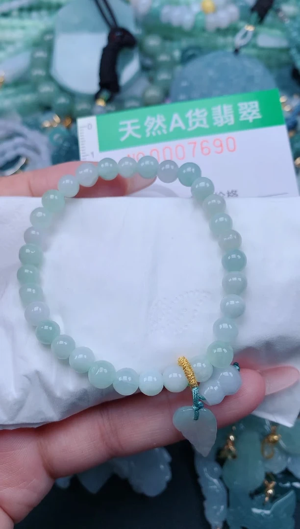 翡翠未镶嵌颈饰.0007690