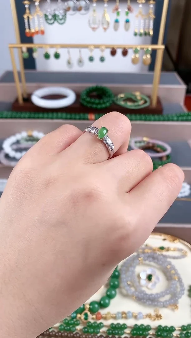 足银镶嵌戒指和田玉1