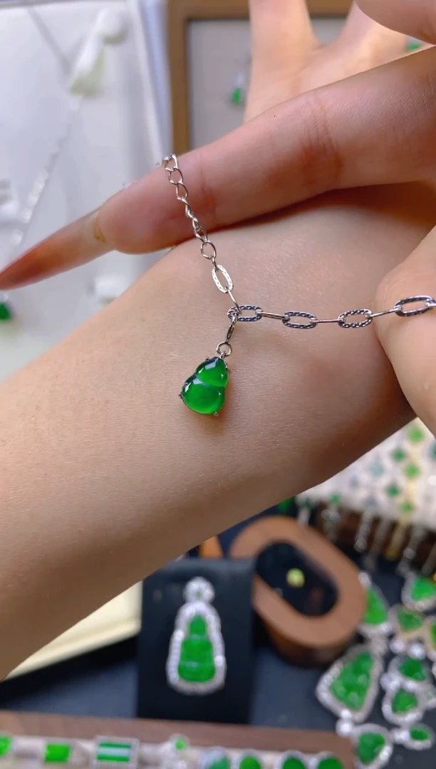 颈饰银S925镶嵌翡翠多样性