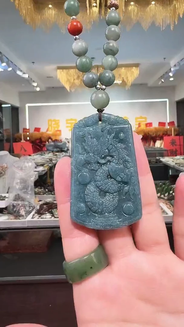 颈饰未镶嵌和田玉吊坠