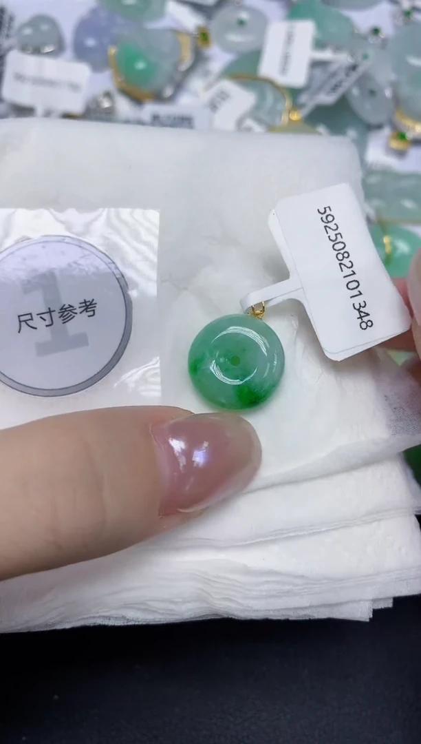 颈饰18K金镶嵌翡翠天然缅甸翡翠A货百元以上9元证书费自理