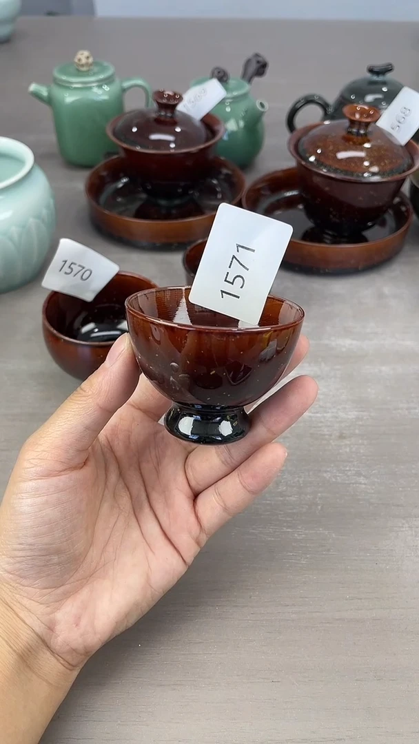 青瓷仓储福利清仓1571